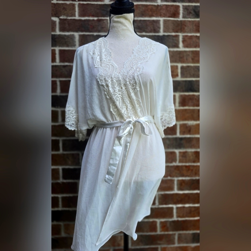 Cinema Etoile White Lace Robe Romantic Bridal Peignoir Medium